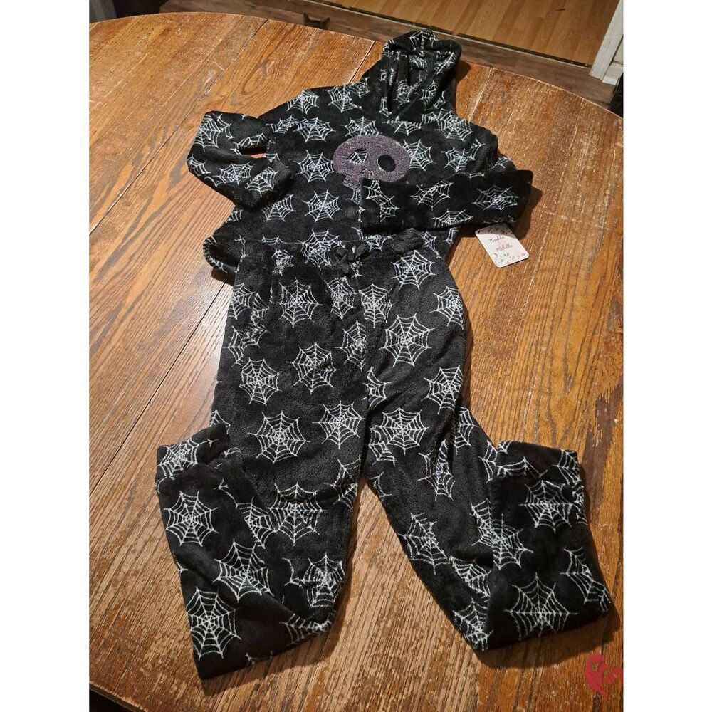 New Maddie & Michelle Girls Halloween Pajamas Skull Spiderweb Hooded Sz 10 NWT
